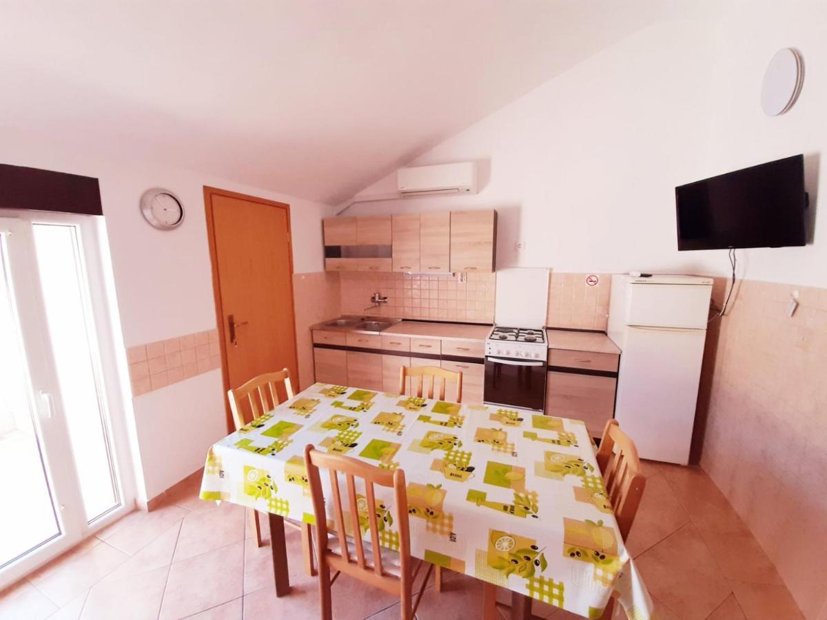 Apartments Izabela Muzic-Fornaric Đảo Cres Ngoại thất bức ảnh