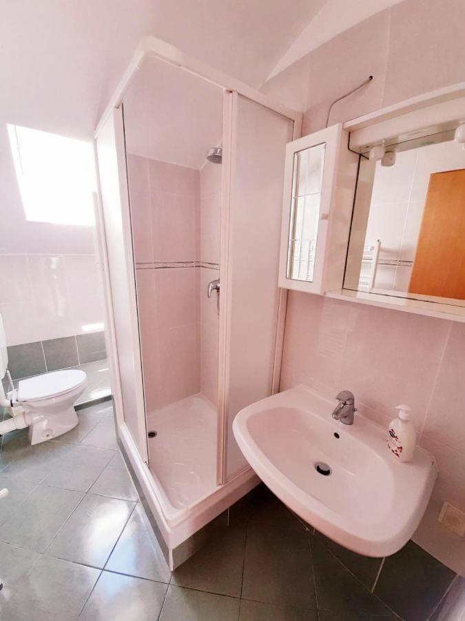 Apartments Izabela Muzic-Fornaric Đảo Cres Ngoại thất bức ảnh