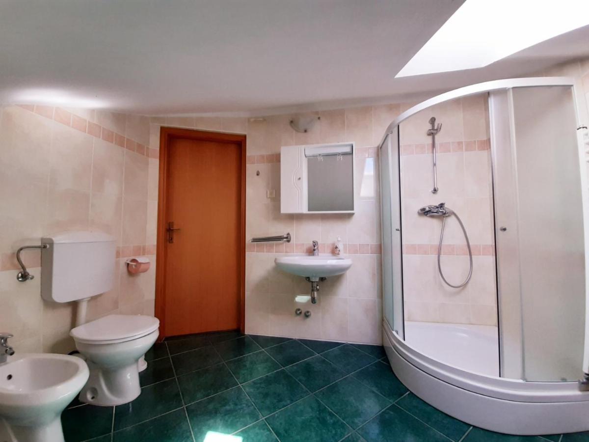 Apartments Izabela Muzic-Fornaric Đảo Cres Ngoại thất bức ảnh