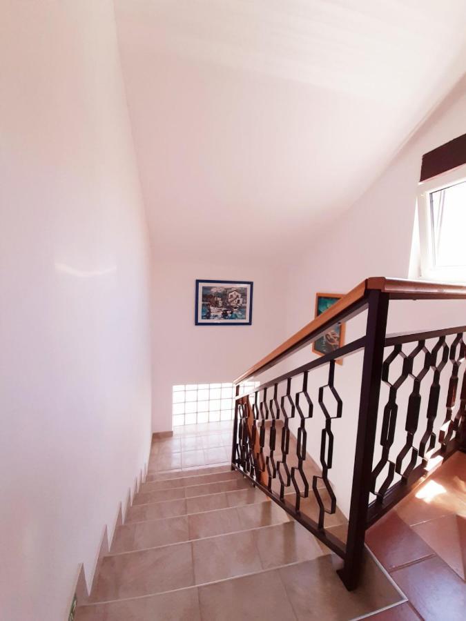 Apartments Izabela Muzic-Fornaric Đảo Cres Ngoại thất bức ảnh